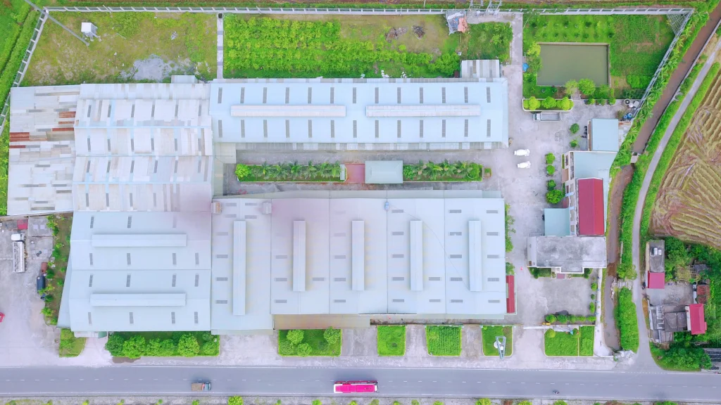 anh-chup-khu-san-xuat-quyet-tien